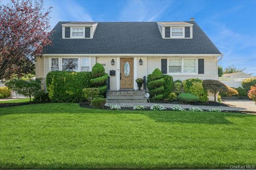 1022 White Birch Ln, Wantagh, NY, 11793-1609 | Card Image