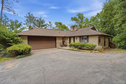 10646 Kenicott Trail, Brighton Township, MI, 48114 | Card Image