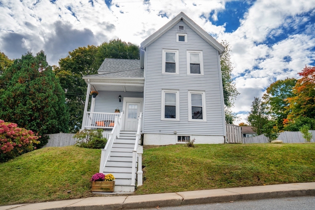 Arlington St, Amesbury, MA 01913