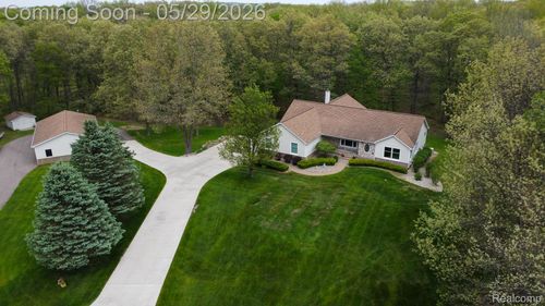 321 Elio, Highland, MI, 48357-2824 | Card Image