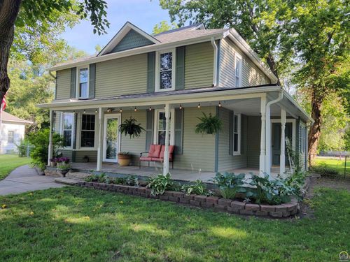 208 W Pottawatomie St, Rossville, KS, 66533-9823 | Card Image
