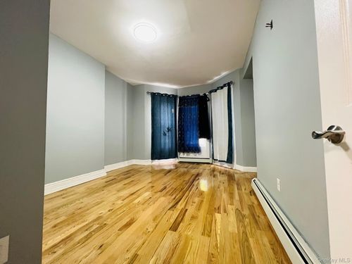 165 Chestnut St, Brooklyn, NY, 11208-1405 | Card Image