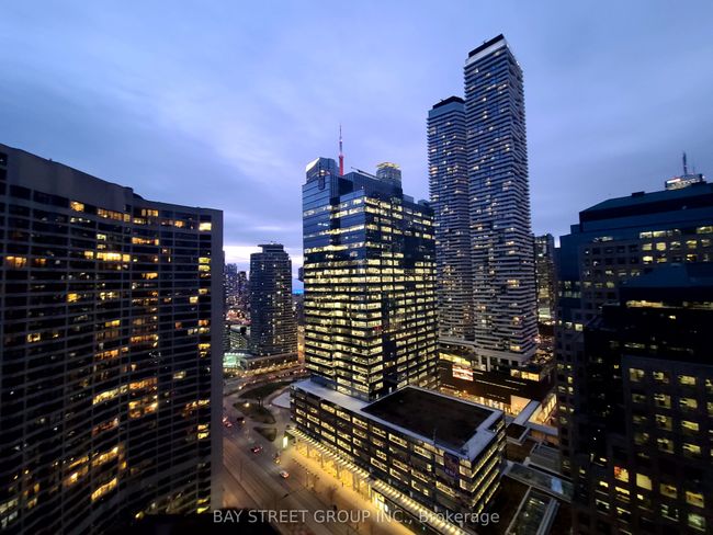 3019 - 33 Harbour Sq, Condo with 1 bedrooms, 1 bathrooms and 1 parking in Toronto ON | Image 5
