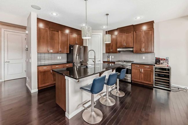 3 Aspen Summit View Sw, Home with 3 bedrooms, 2 bathrooms and 4 parking in Calgary AB | Image 10