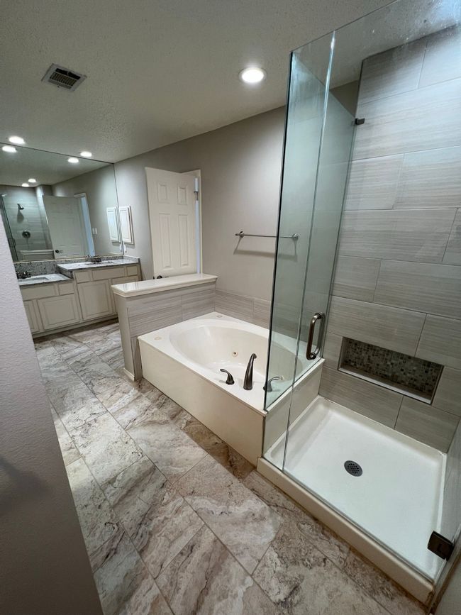 Master Bath | Image 12