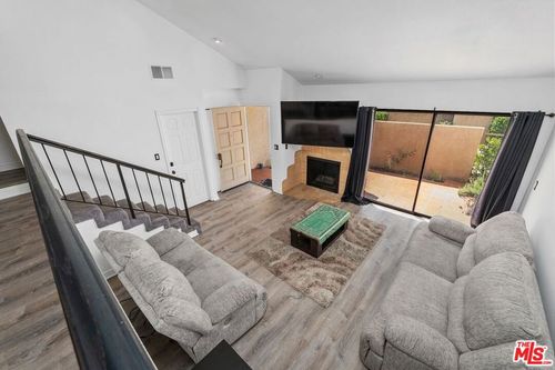 f-18415 Collins St, Tarzana, CA, 91356-6542 | Card Image