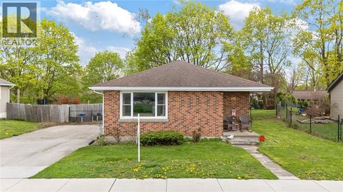 19 Broadway St, Forest, ON, N0N1J0 | Card Image