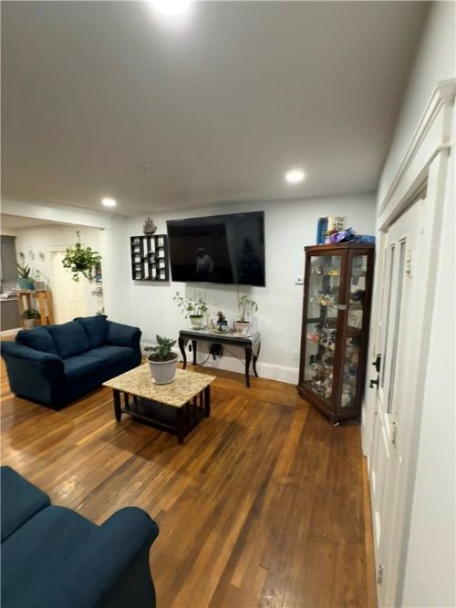 28 Cambridge St, Providence, RI, 02908-5208 | Card Image