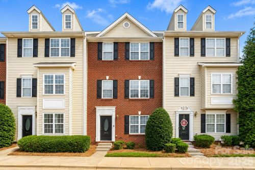 9815 Treeside Ln, Matthews, NC, 28105-7211 | Card Image