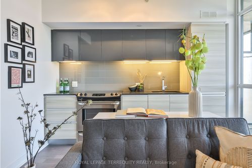 625-1190 Dundas St E, Toronto, ON, M4M0C5 | Card Image