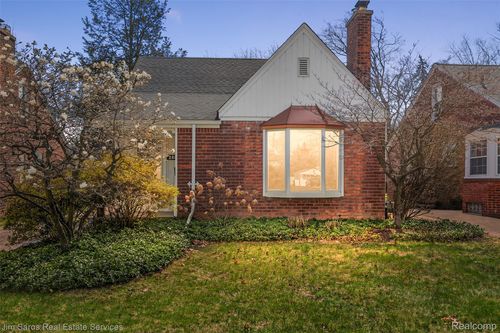 1837 Oxford Rd, Grosse Pointe Woods, MI, 48236-1847 | Card Image