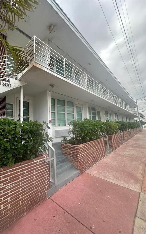 17-300 74th St, Miami Beach, FL, 33141-2786 | Card Image