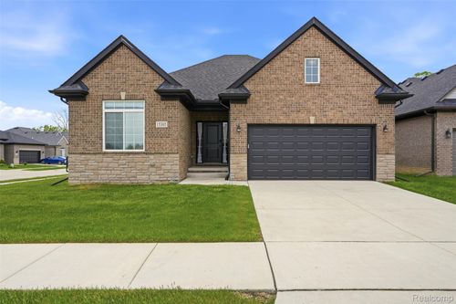 15365 Eton Pointe Dr, Clinton Twp, MI, 48035-1467 | Card Image
