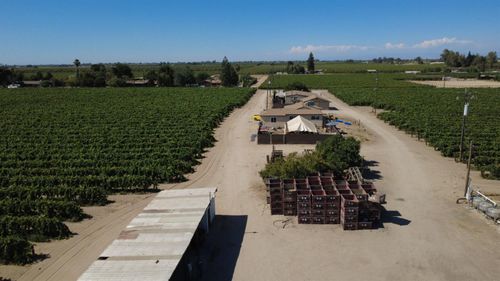 2247 W Magnolia Ave, Caruthers, CA, 93609-9737 | Card Image