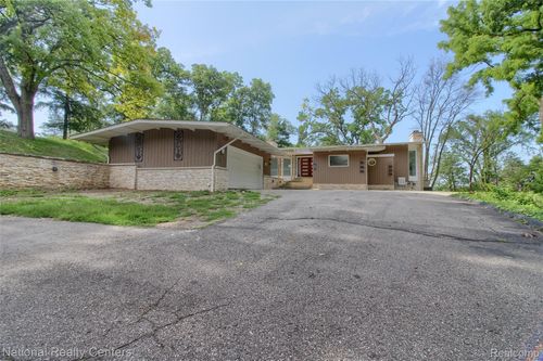 341 Corrie Rd, Ann Arbor, MI, 48105-1032 | Card Image
