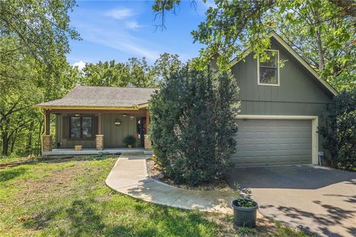 9000 Oak Country Ln, De Soto, KS, 66018-8296 | Card Image