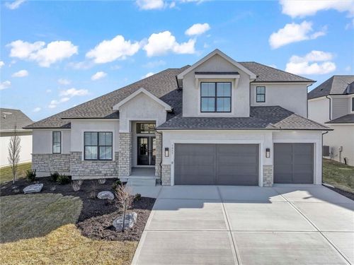 7923 Roundprairie St, Shawnee, KS, 66220-8001 | Card Image