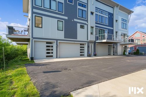 bldg-e-627 Fairview Ave, Grand Rapids, MI, 49503-1687 | Card Image