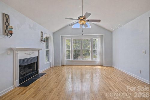 372 Kingfisher Ln, Mills River, NC, 28759-4756 | Card Image