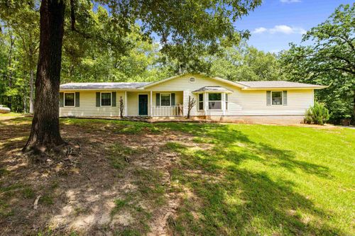8100 Oakview Dr, Hensley, AR, 72065-9226 | Card Image