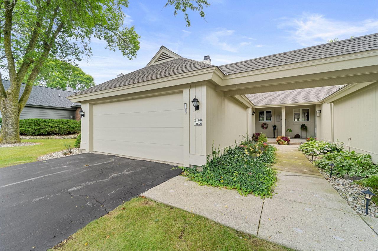Raleigh Ct, Mequon, WI 53092