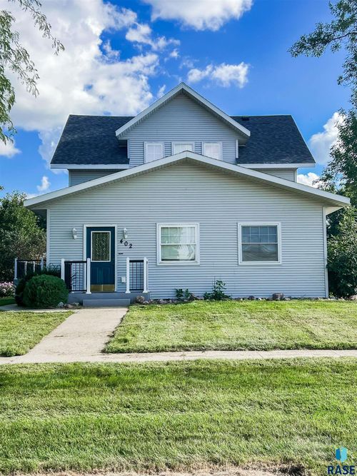 402 E 1st Ave, Beaver Creek, MN, 56116-4000 | Card Image