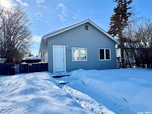211 9th St E, Prince Albert, SK, S6V0X7 | Card Image