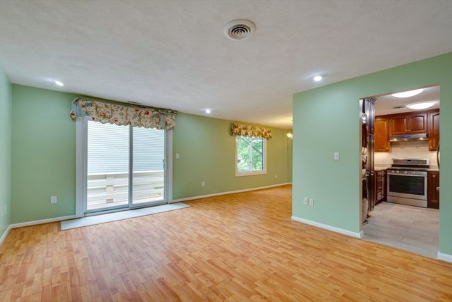 UNIT-4 - 3 Concord Greene, Condo with 2 bedrooms, 2 bathrooms and 1 parking in Concord MA | Image 4