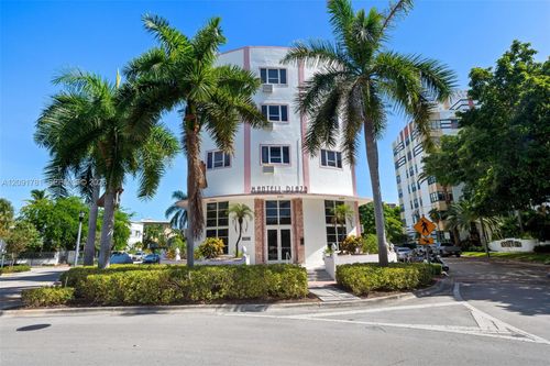 330-255 W 24th St, Miami Beach, FL, 33140-4609 | Card Image
