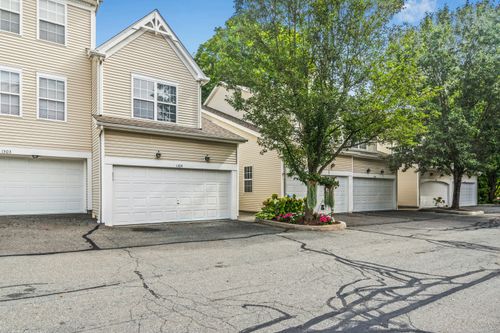 1304-1304 Eaton Ct, Danbury, CT, 06811-4054 | Card Image