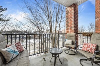 301 - 5329 Main Street, Condo with 2 bedrooms, 2 bathrooms and 1 parking in Downers Grove IL | Image 3