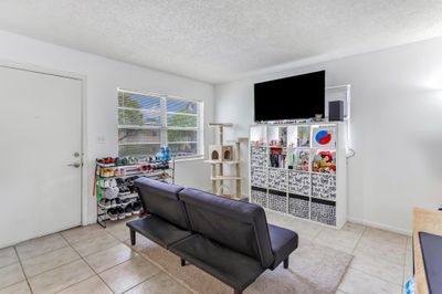 719 - 5186 Ne 6th Ave, Condo with 2 bedrooms, 1 bathrooms and null parking in Oakland Park FL | Image 3