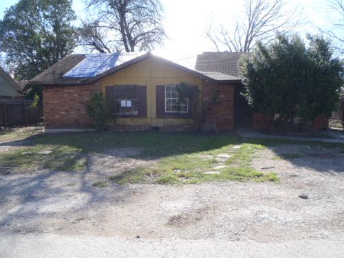 652 Fir Ln, Lockhart, TX, 78644-2314 | Card Image