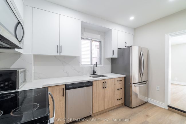1181 Dovercourt Rd, House other with 5 bedrooms, 3 bathrooms and null parking in Toronto ON | Image 8