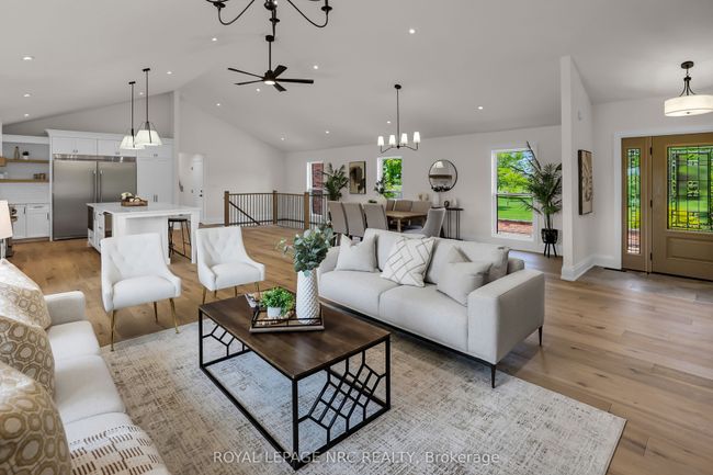 2021 Victoria Ave, Home with 5 bedrooms, 4 bathrooms and 50 parking in Pelham ON | Image 12