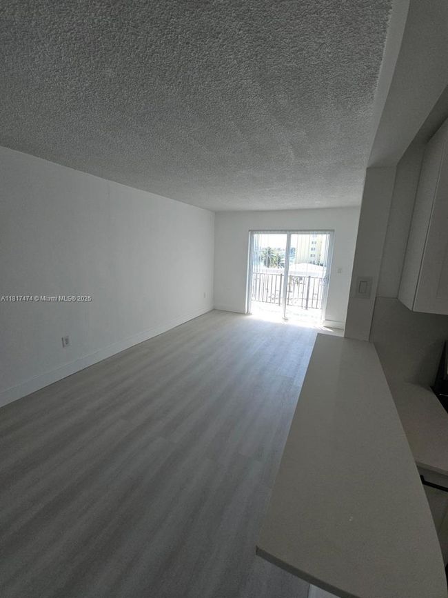 APT-505 - 8101 Crespi Blvd, Condo with 1 bedrooms, 2 bathrooms and null parking in Miami Beach FL | Image 5