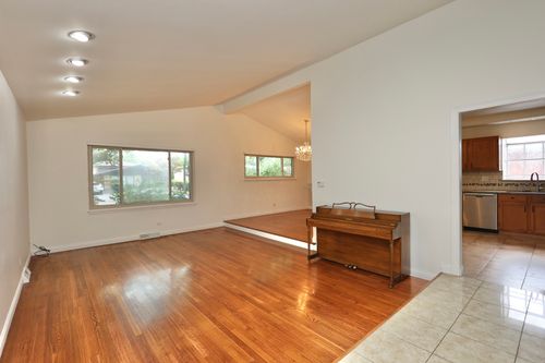 613 Leamington Ave, Wilmette, IL, 60091-2057 | Card Image