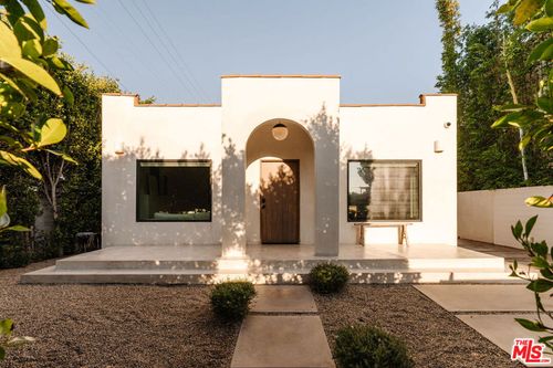 2418 Walnut Ave, Venice, CA, 90291-5019 | Card Image