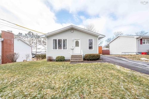 54 Quaker Cres, Lower Sackville, NS, B4C2Z4 | Card Image