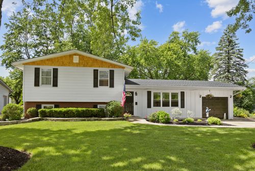 586 Aztec Drive, Carol Stream, IL, 60188 | Card Image