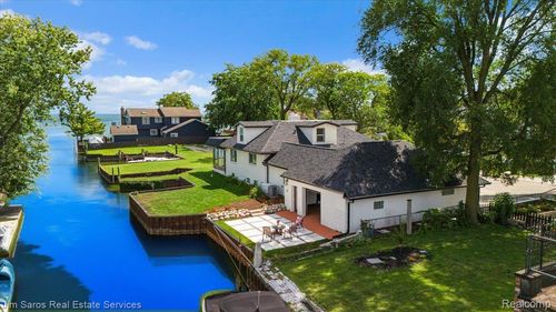 22505 Beach St, Saint Clair Shores, MI, 48081-2342 | Card Image