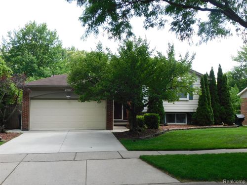 2208 Niagara Dr, Troy, MI, 48083-5934 | Card Image