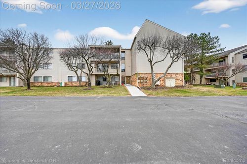 3815 Lone Pine Rd, West Bloomfield, MI, 48323-2913 | Card Image