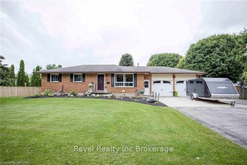 9403 Currie Rd, Wallacetown, ON, N0L2M0 | Card Image