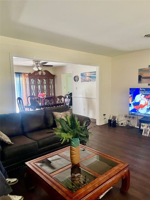 605 Patricia Rd, Hurst, TX, 76053-4434 | Card Image
