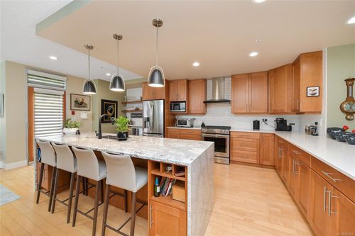 5336 Sayward Hill Cres, Saanich, BC, V8Y3H8 | Card Image