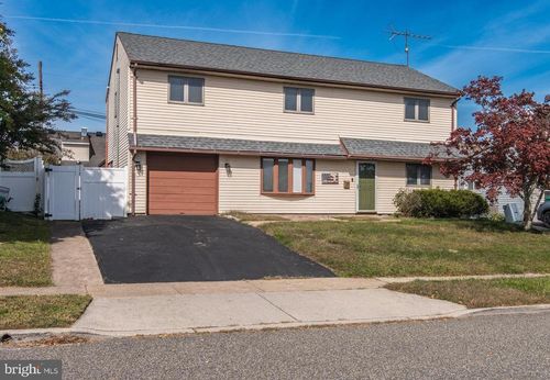 29 Vividleaf Ln, LEVITTOWN, PA, 19054-1311 | Card Image