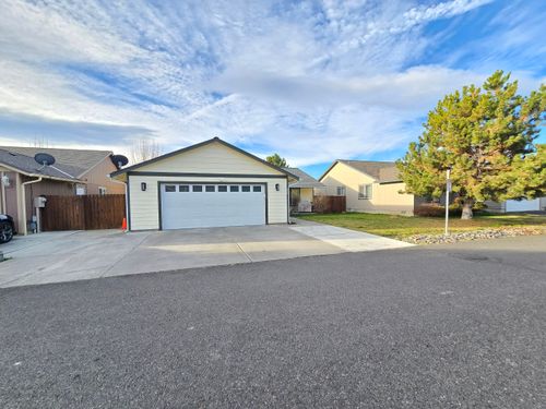 577 Se Sugar Pine Way, Madras, OR, 97741-2030 | Card Image
