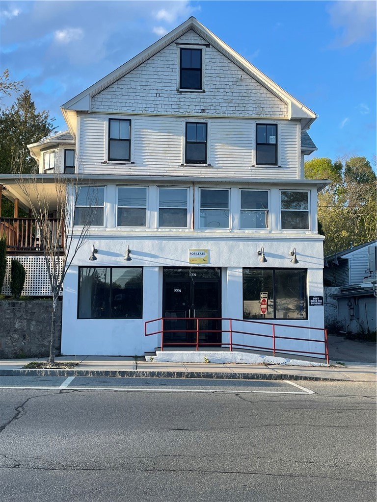 1237 Kingstown Rd, South Kingstown, RI 02879-2570