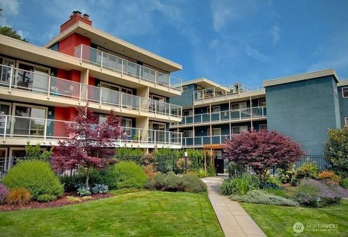 302-1730 Taylor Ave N, Seattle, WA, 98109-2974 | Card Image